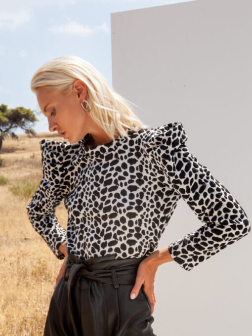 Avery Top by Mallory – Detail View | IGO Project statement puff shoulder top mallory black and white print