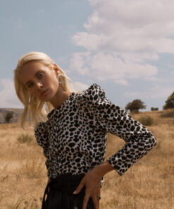 mallory avery blouse with spotted print and long sleeves