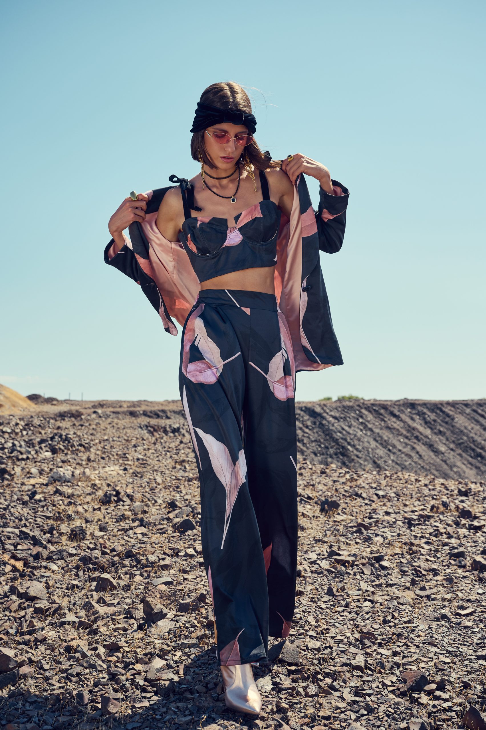 Figurati Top Atheras Clothing – Styled Look Figurati Top Atheras Clothing styled with jacket