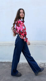 Wide leg denim jeans blue-black wash side view The KNLs